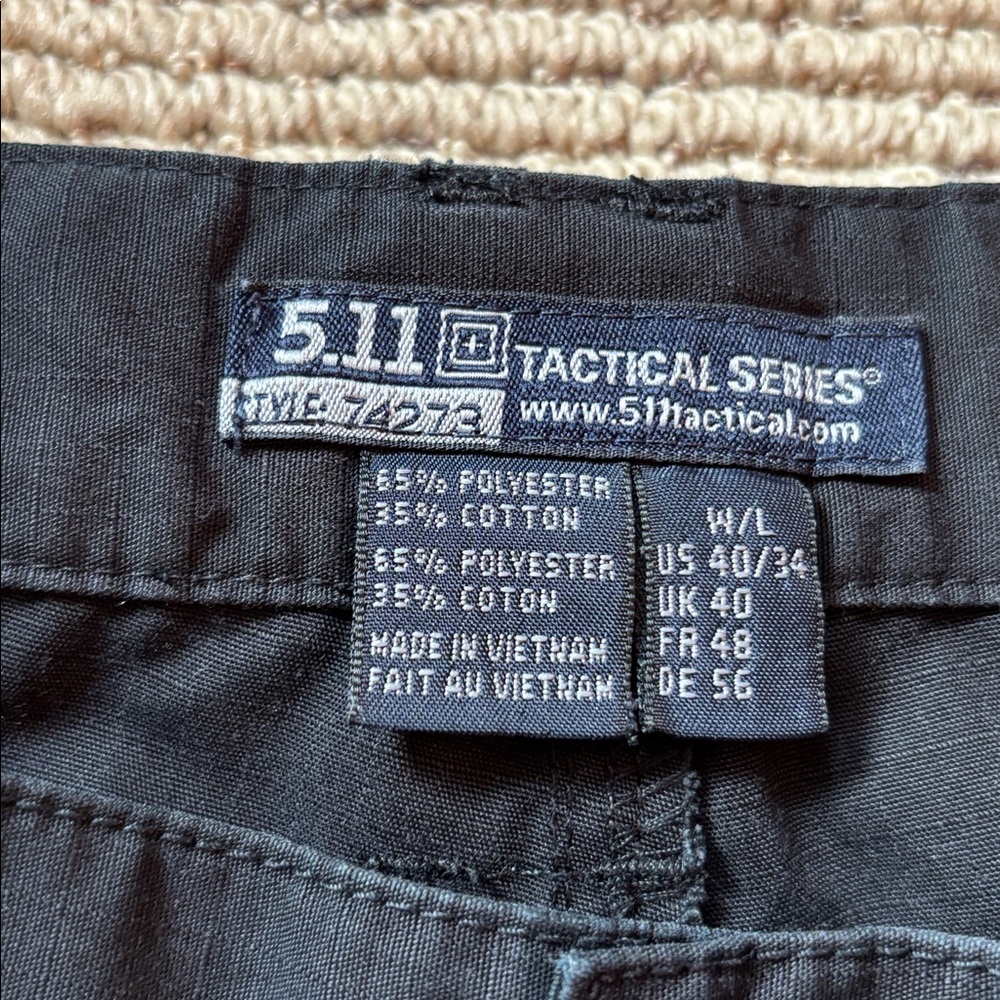5.11 TACTICAL SERIES cargo, utility,pants. Black. Many pockets. Size W. 40 L. 34 - Picture 4 of 8